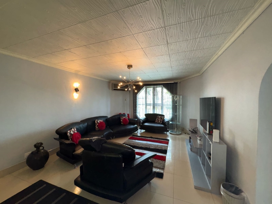 5 Bedroom Property for Sale in Zinniaville North West
